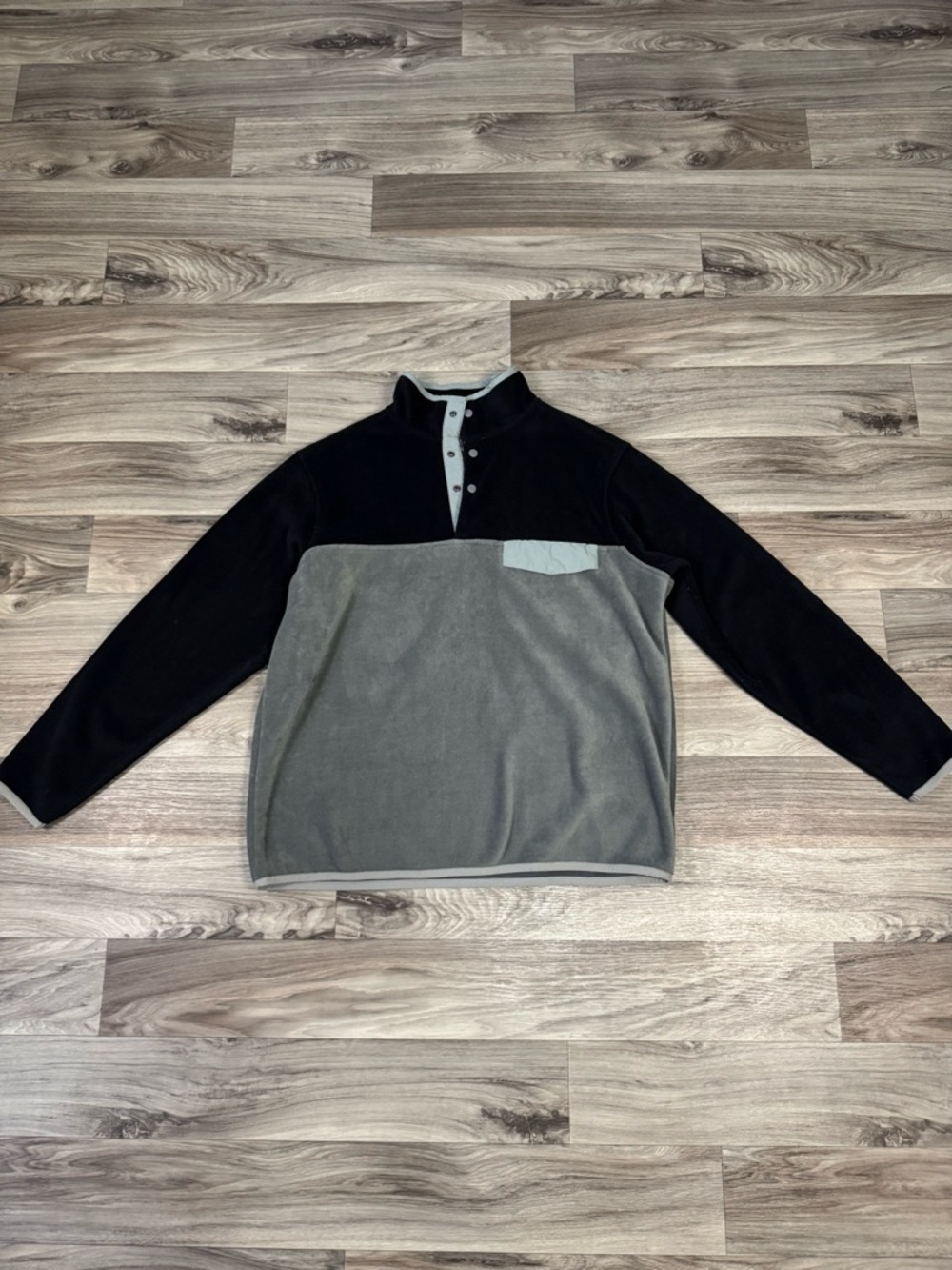 Southern Grit Tunda Fleece Pullover in Black and Gray Size Large